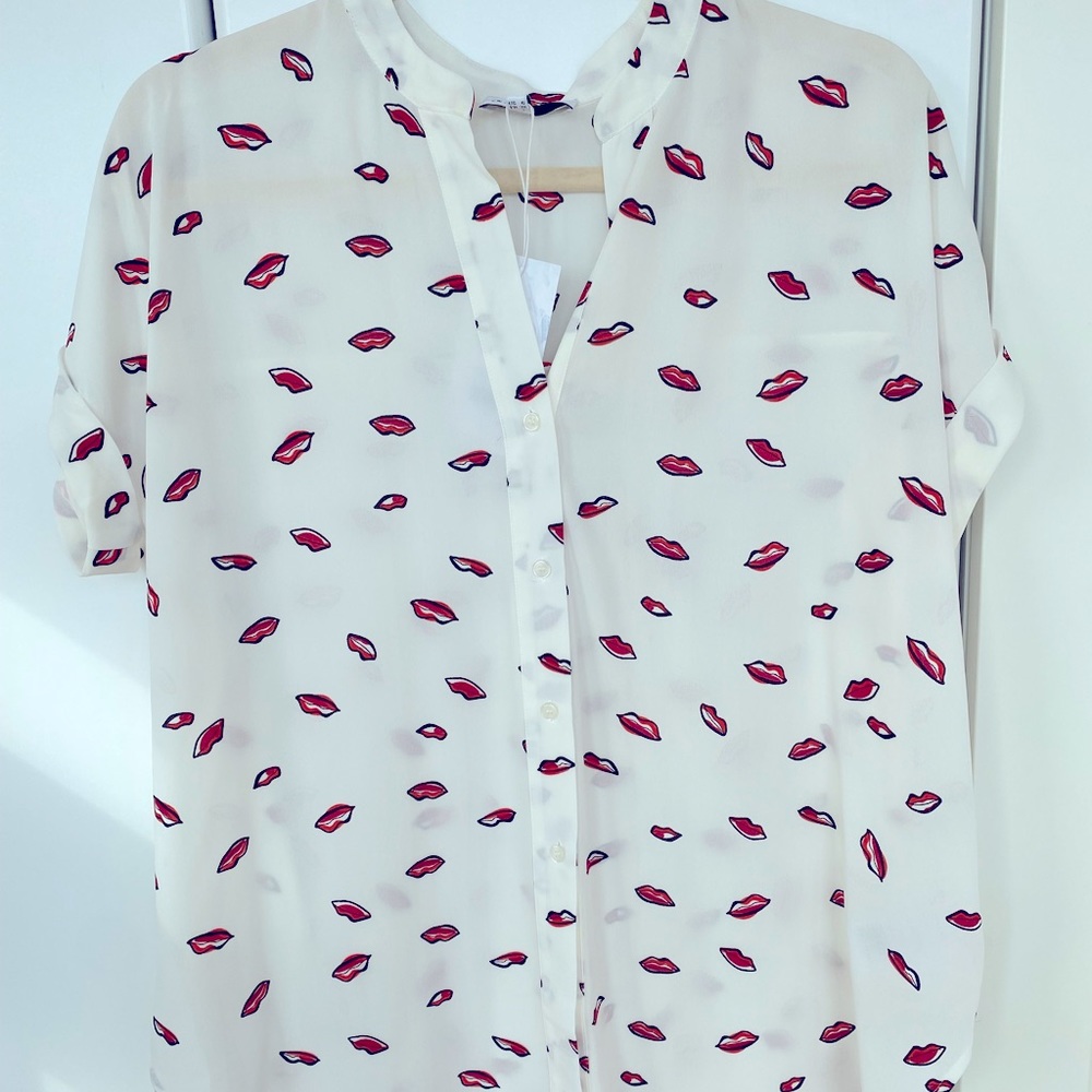 Lip Detail Button-down Top